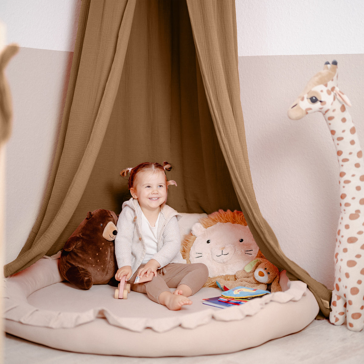 Baldachin Nougat / ohne Goldapplikation – Musselin Betthimmel fürs Kinderzimmer LILIMAUS