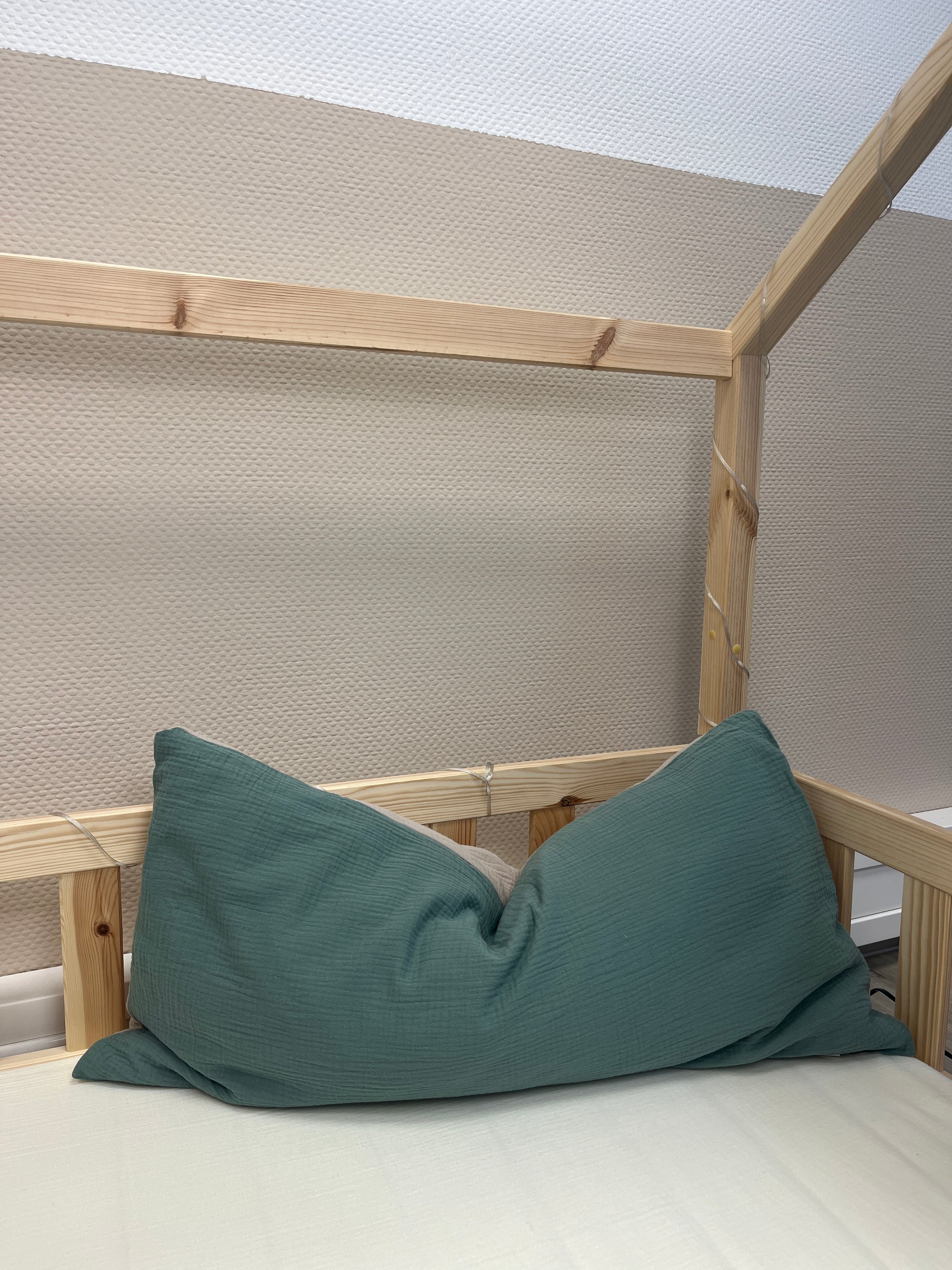 Hellbeige & Eukalyptus / 1 Kissen 40x80