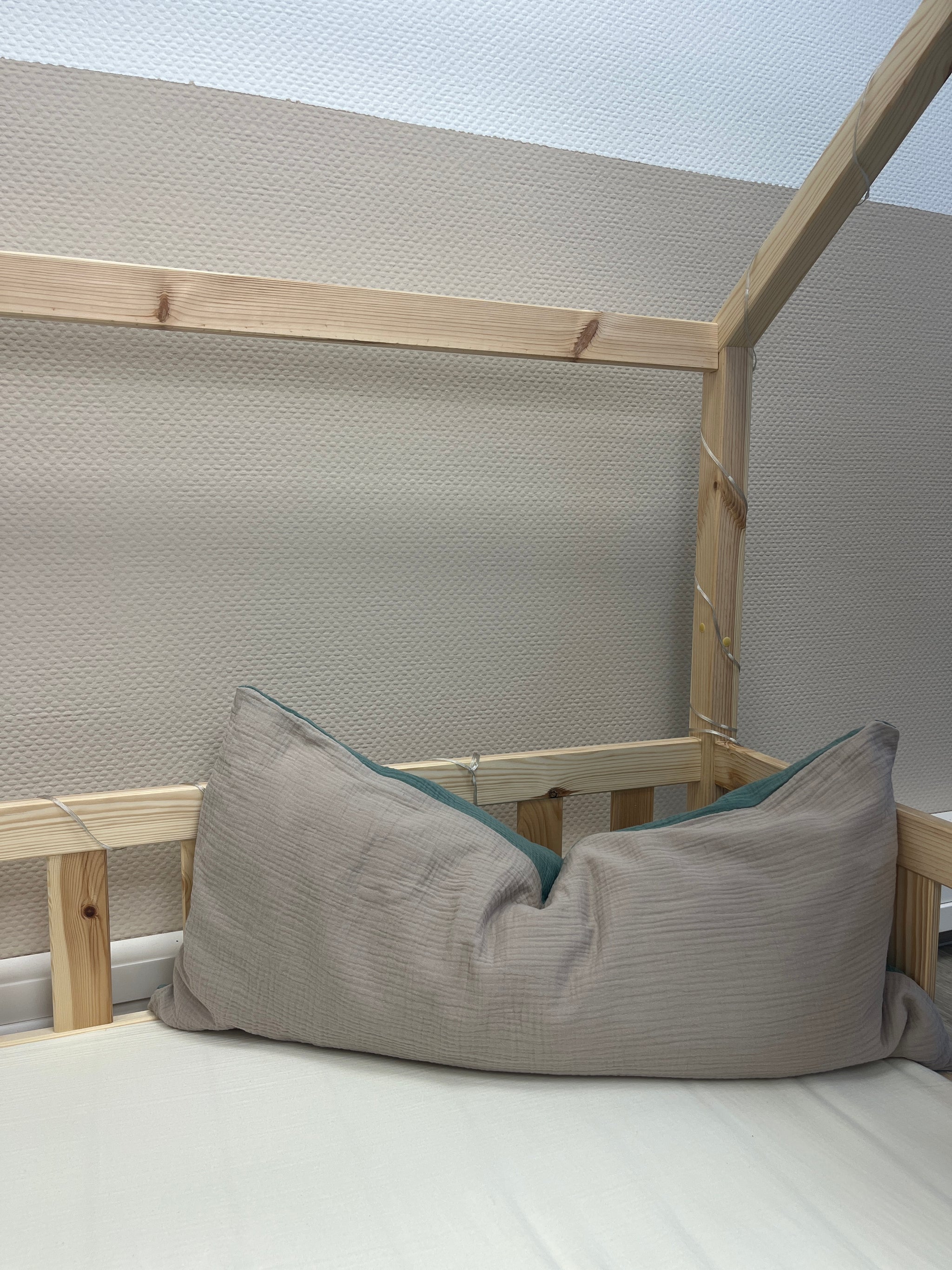 Hellbeige & Eukalyptus / 1 Kissen 40x80