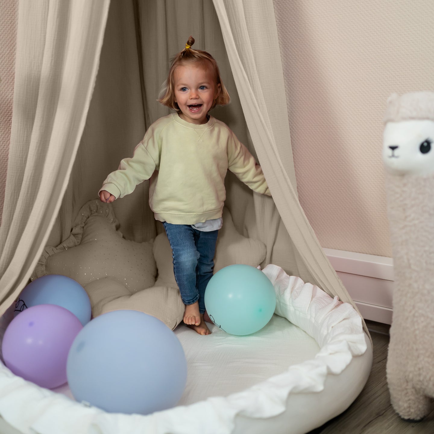 SPARSET:  Baldachin + Bodenkissen + Wimpelkette/Sternenkette ab