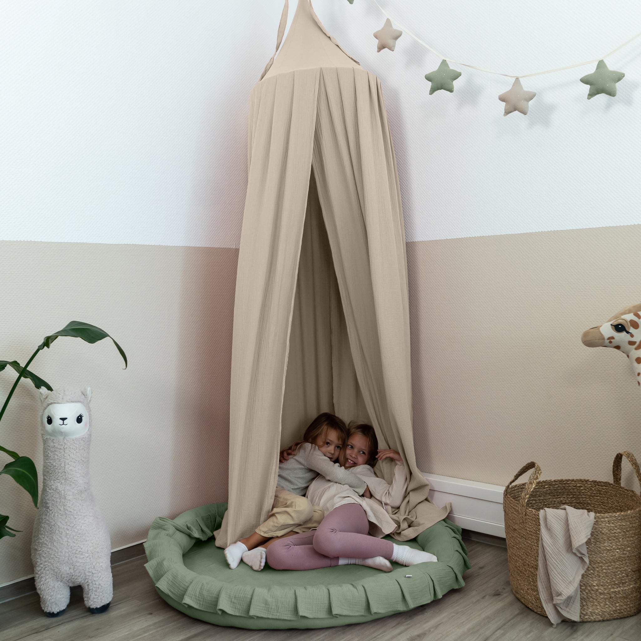 SPARSET:  Baldachin + Bodenkissen + Wimpelkette/Sternenkette ab