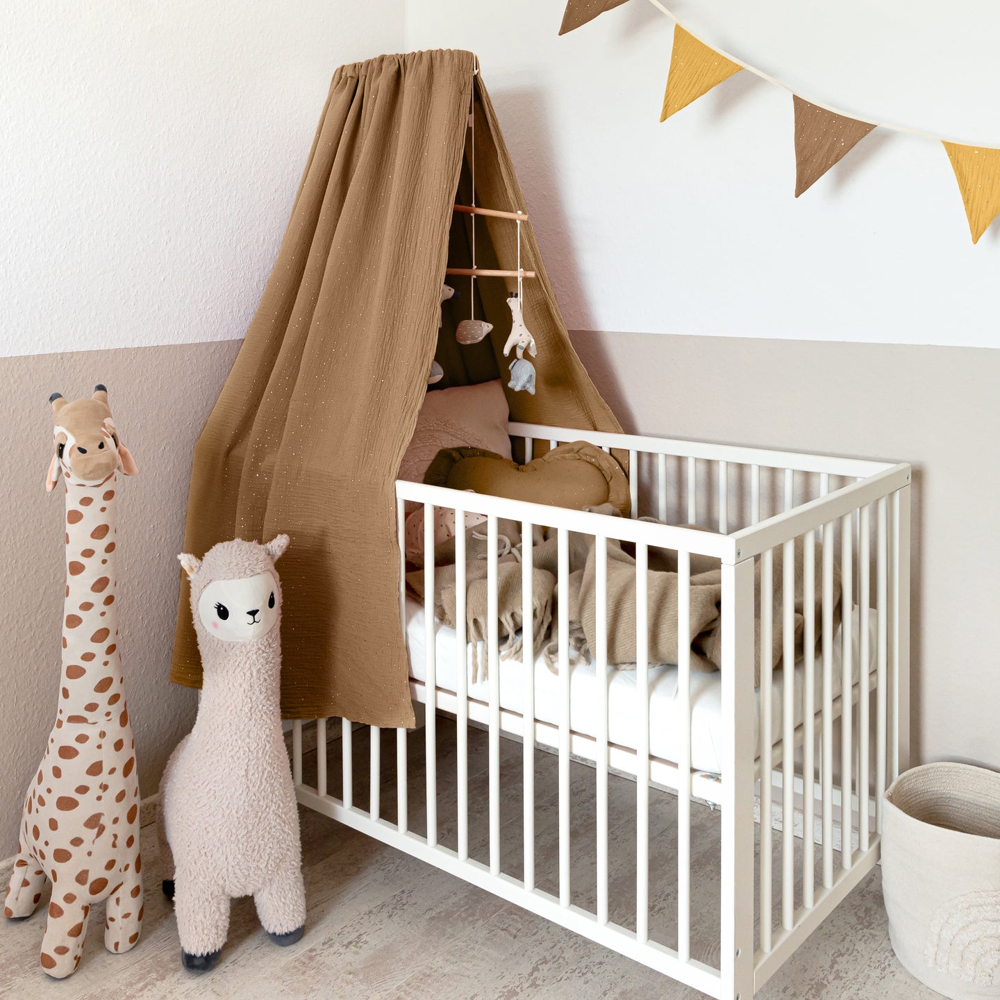 Babybett Himmel (Gold) + Bettschlange + Babybettlaken + Wimpelkette/Sternenkette (Gold) ab