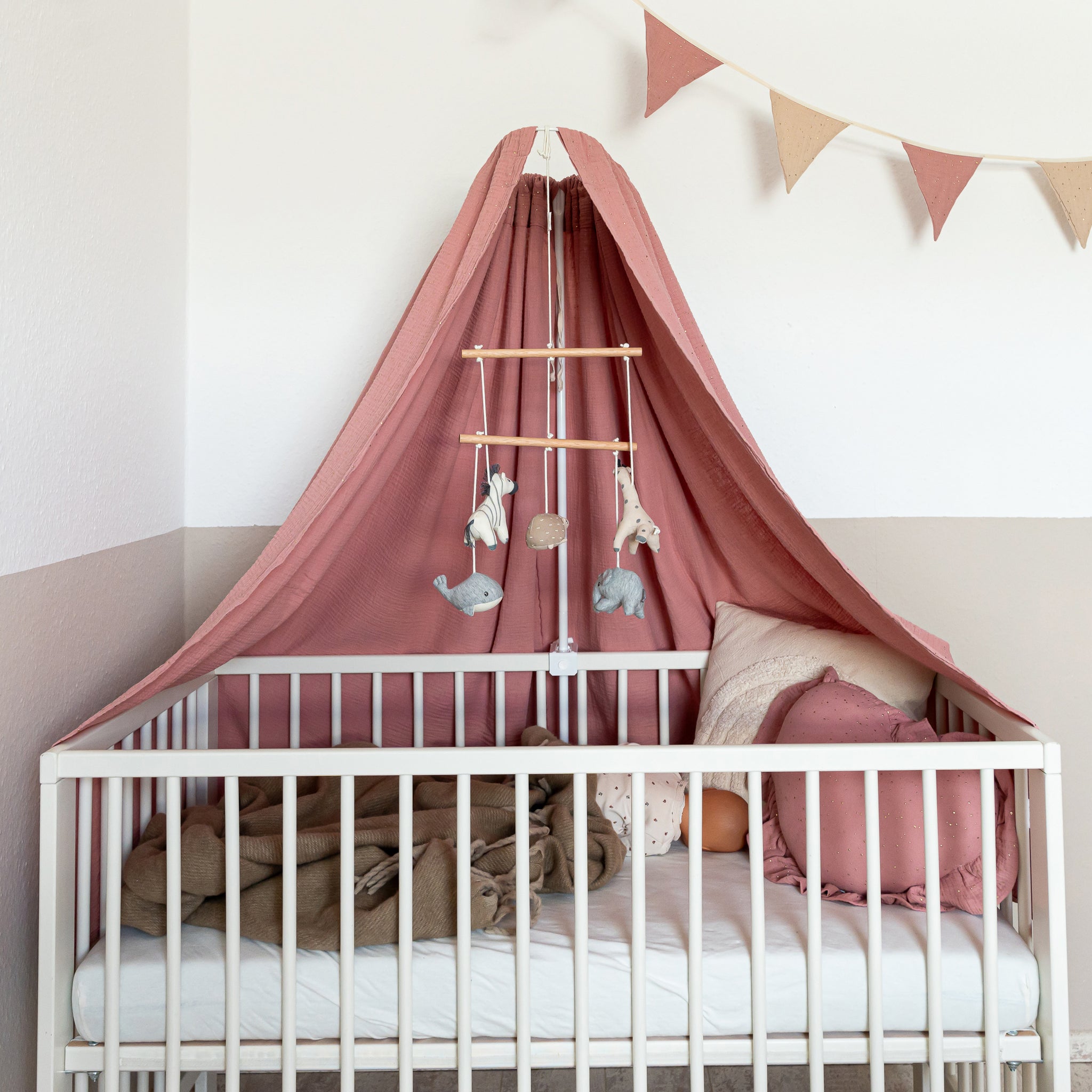 SPARSET: Babybett Himmel mit Goldapplikation + Wimpel-/Sternenkette ab